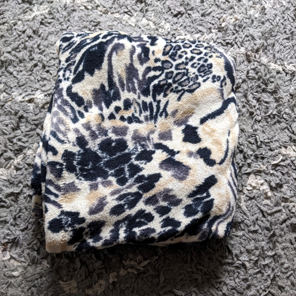 Leopard Print Plush Throw Blanket